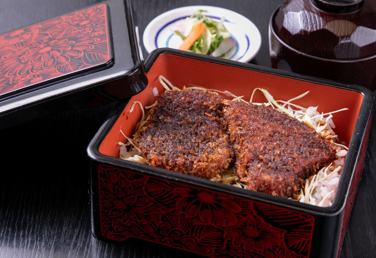 名物「ソースカツ重」